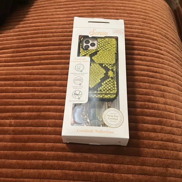 3-in-1 phone case, cross-body and wallet - Picture 1 of 5